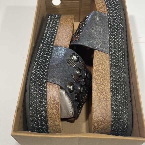 Lunnah Bella NWT sandals - Picture 2 of 11